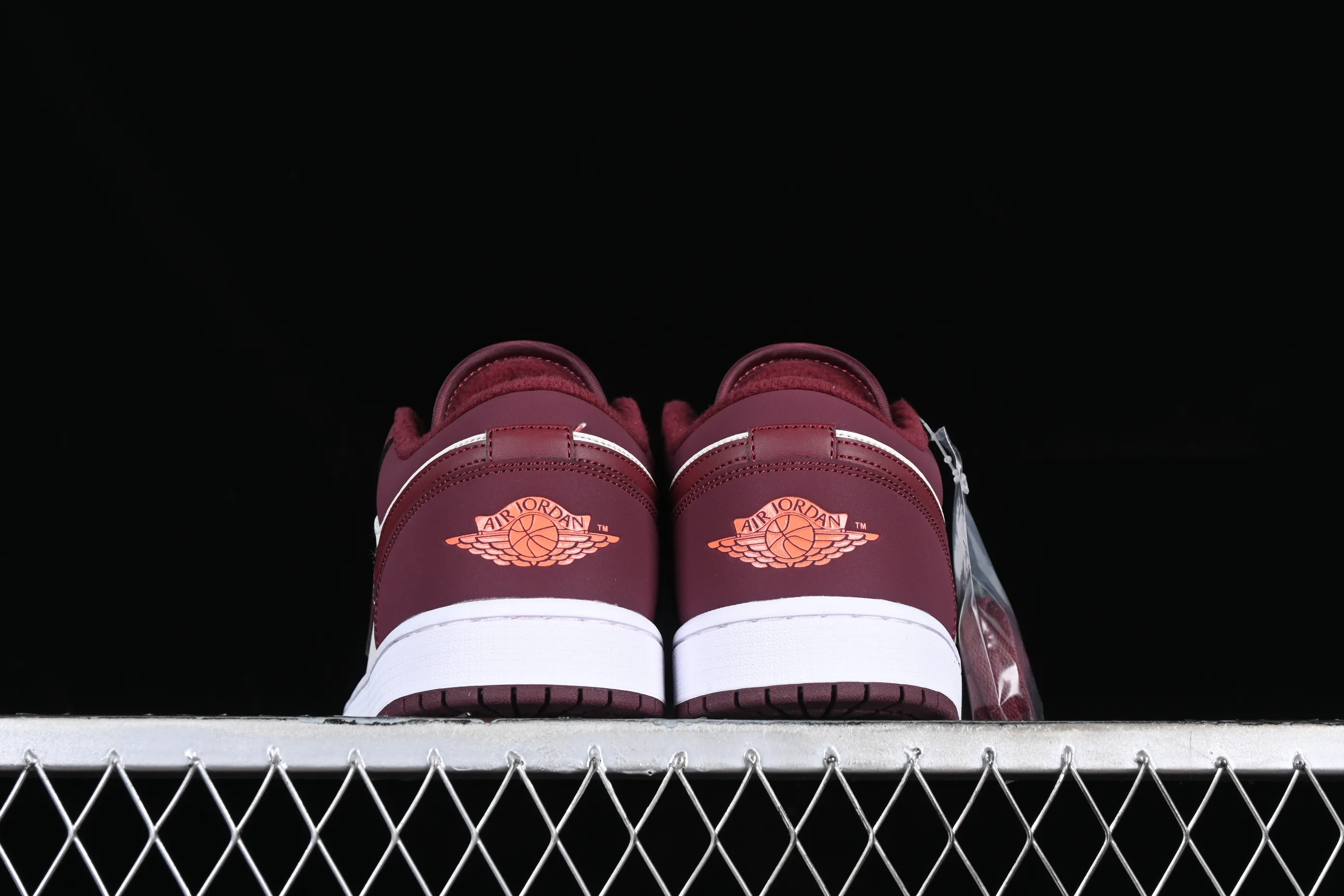 All categories Air Jordan Jordan series basketball shoes Air Jordan 1 Low Air Jordan 1 Low AJ1 Joe 1 retro white and red low-top cultural basketball shoes 553560-068
